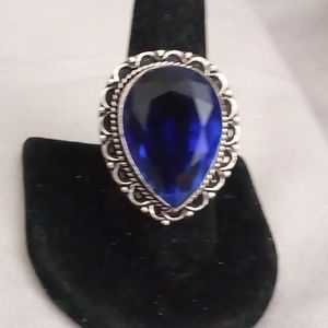 Gorgeous 38ct sapphire cocktail ring Size 8 💙